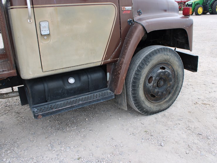 1982-international-s1700-image-22