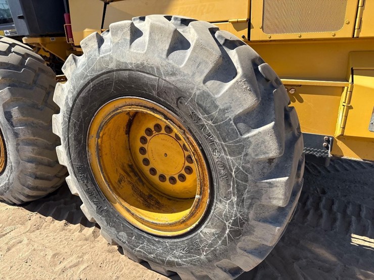 2014-deere-672g-image-9