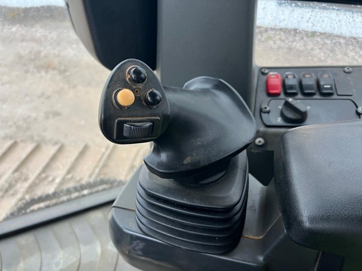 2020-caterpillar-d5k2-lgp-image-29