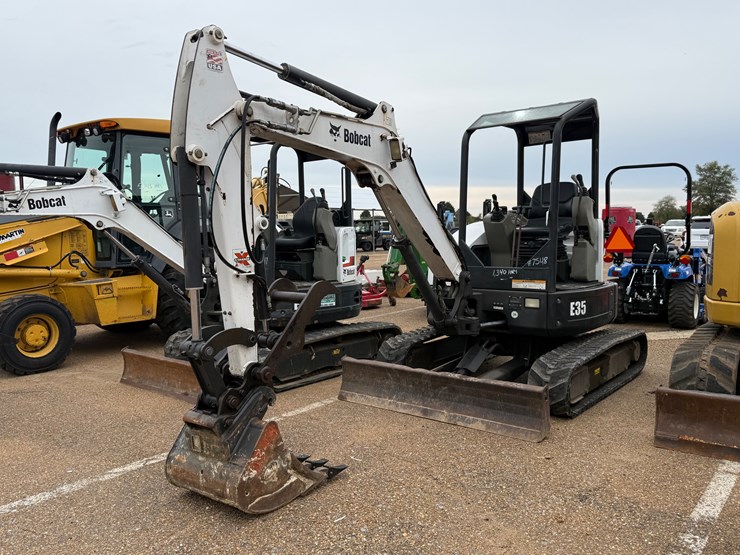 2013-bobcat-e35-image-2