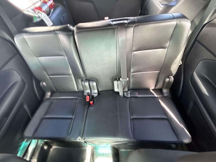 2016-ford-explorer-image-21