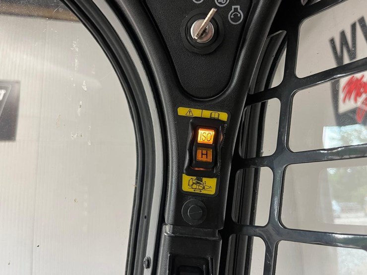 2023-bobcat-s650-image-25