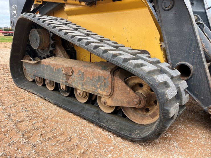 2010-deere-333d-image-6