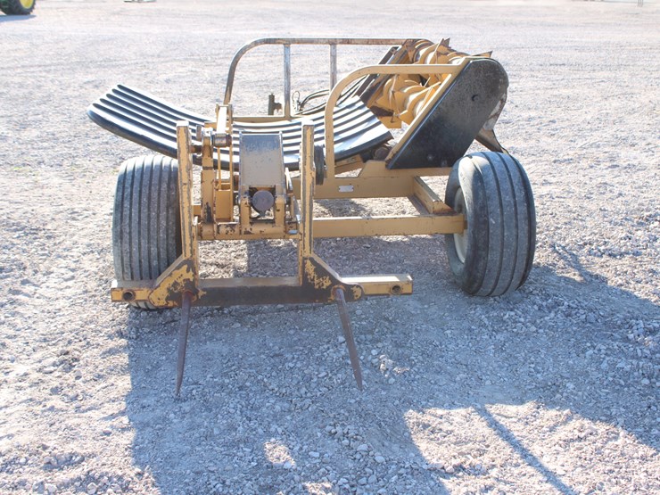 #2094-•-#2094-bf-5000-pull-type-round-bale-unroller-image-4