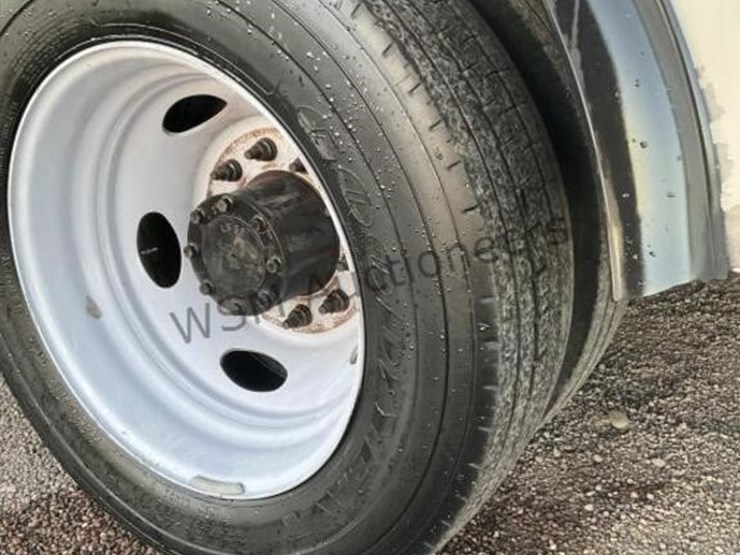 2013-ford-f550-image-8