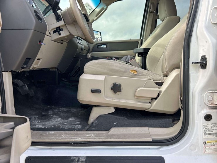 2014-ford-expedition-image-11