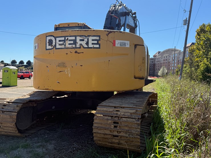 deere-225d-lc-image-6