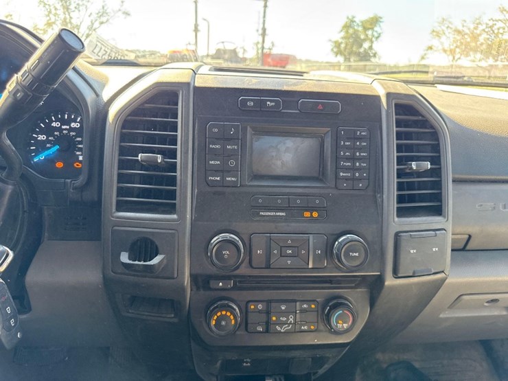 2017-ford-f550-xl-image-34