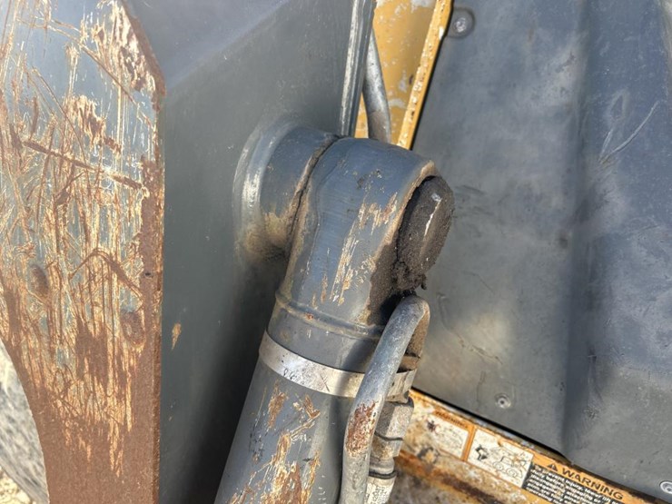 2016-deere-326e-image-13