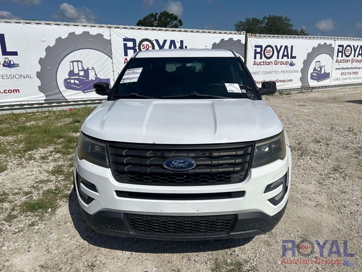 2017-ford-explorer-image-22