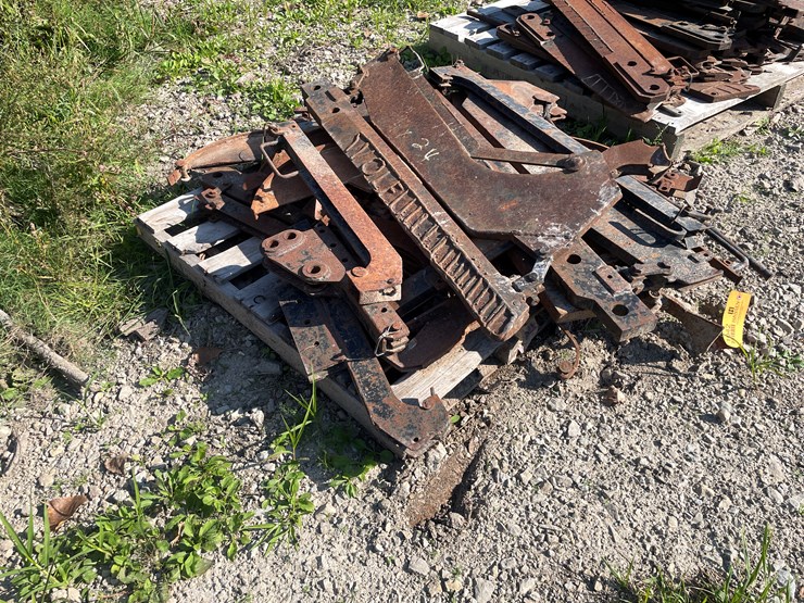 #1042-•-pallet-of-plow-parts-image-4