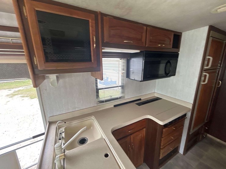 1998-national-rv-tropi-cal-t/a-35ft-class-a-motorhome-image-14