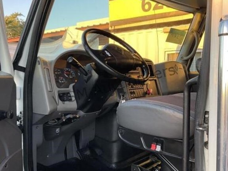 2008-international-7400-image-27