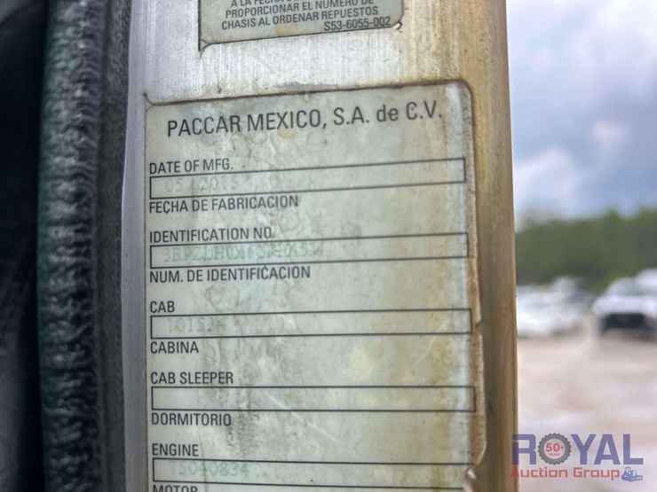 2016-peterbilt-320-image-5