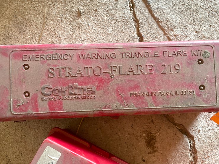 #1067-•-(2)-road-triangle-kits-image-7