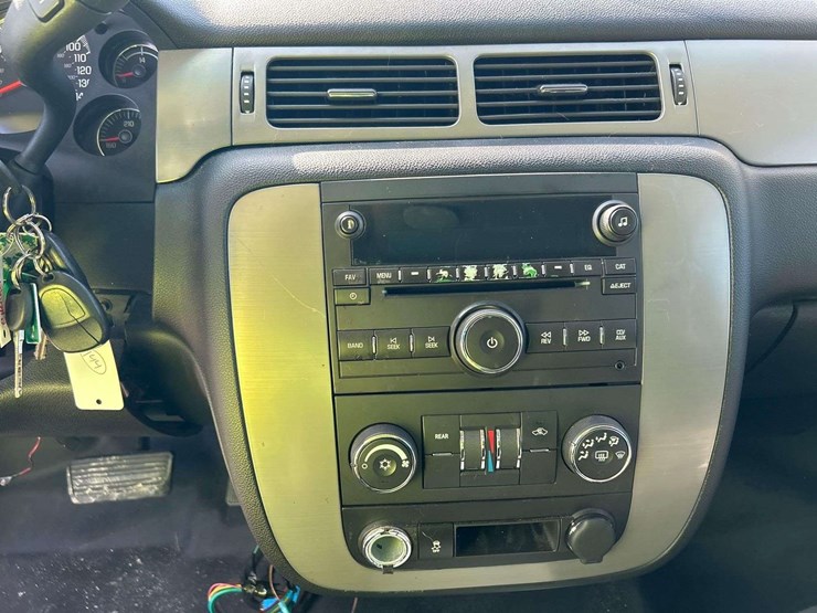 2014-chevrolet-tahoe-image-18