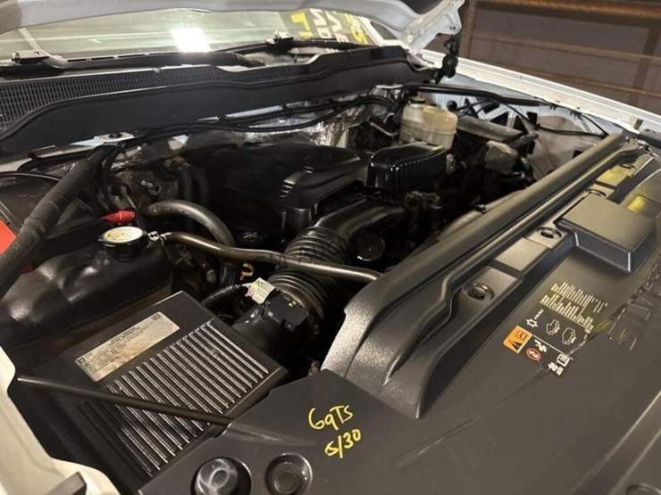 2015-chevrolet-silverado-2500hd-image-14