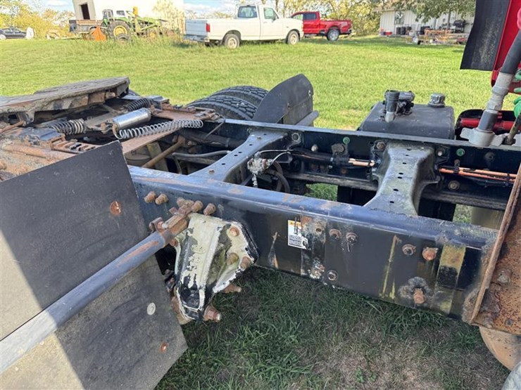 2005-peterbilt-387-image-39