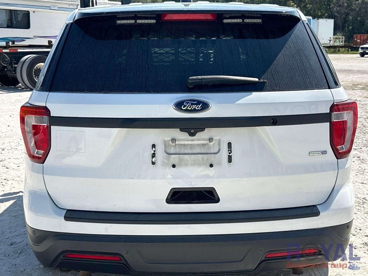 2018-ford-explorer-image-27