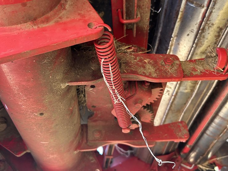 2008-new-holland-br7090-image-39