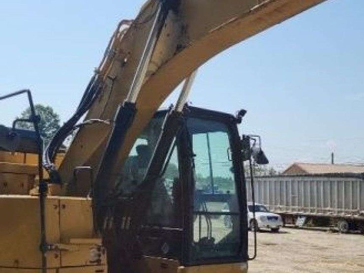 2019-caterpillar-325f-image-19