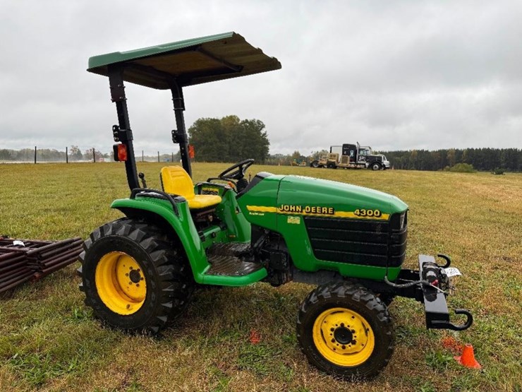 2000-john-deere-4300-image-3