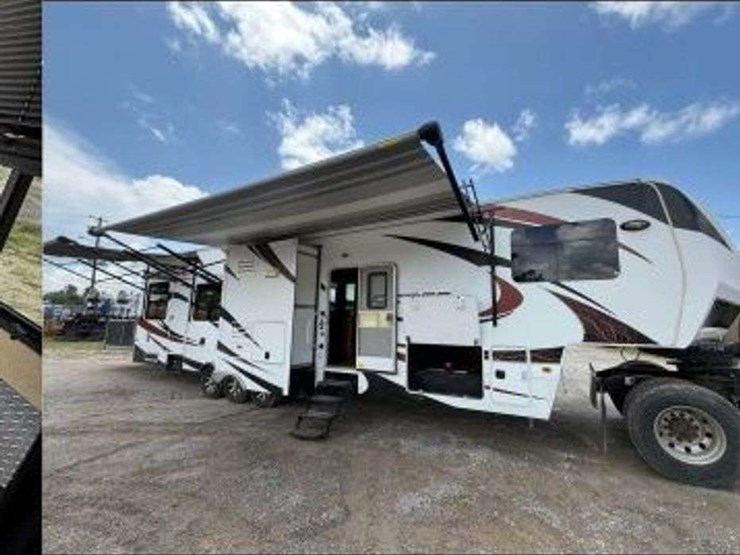 2013-dutchman-voltage-toy-hauler-40-foot.-image-2