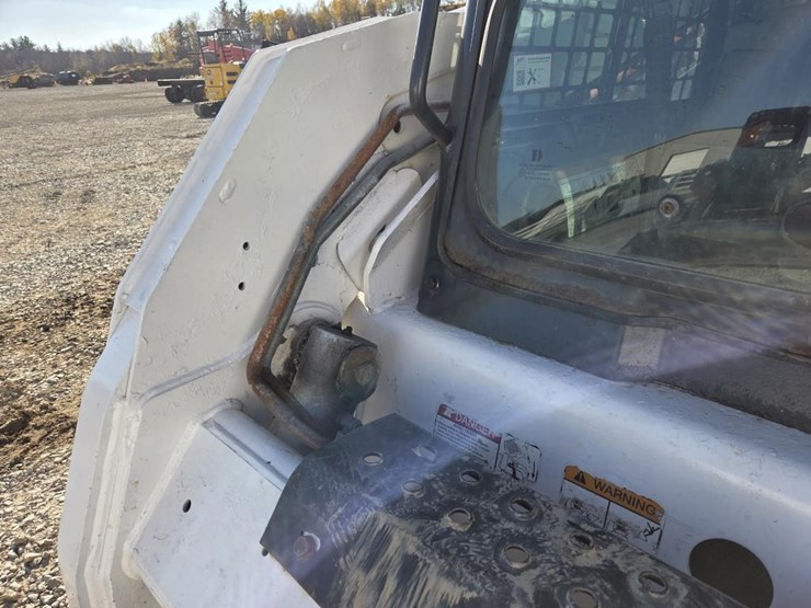 2003-bobcat-s160-image-15