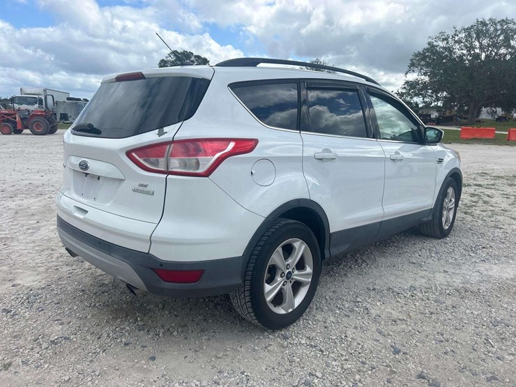 2016-ford-escape-se-image-3