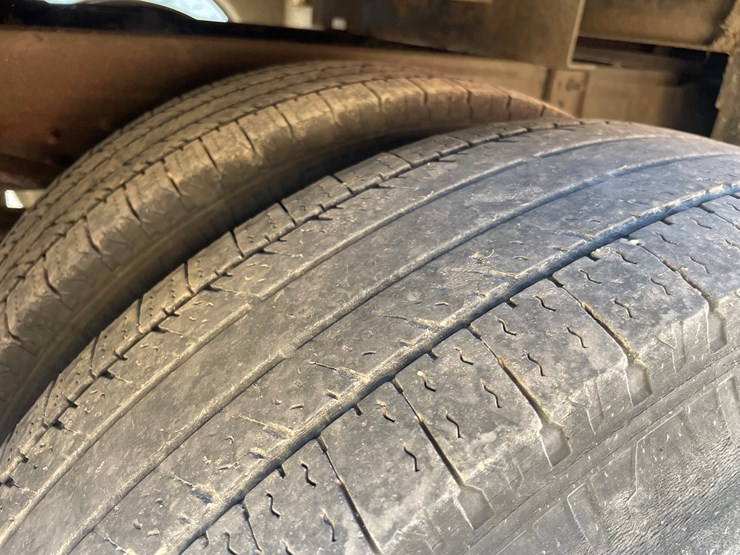 #1007-•-2017-chevy-3500-diesel-utility-truck,-(has-title)-image-17