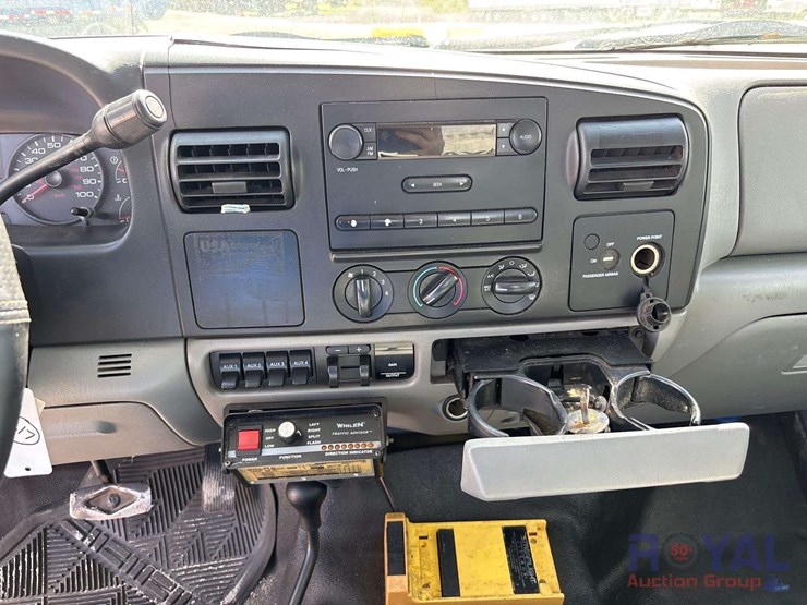 2007-ford-f-450-4x4-cab-and-chassis-truck-image-16