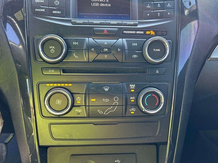 2018-ford-explorer-image-16