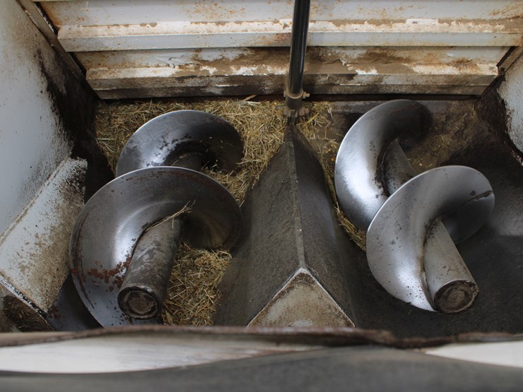 1982-international-s1700-image-48