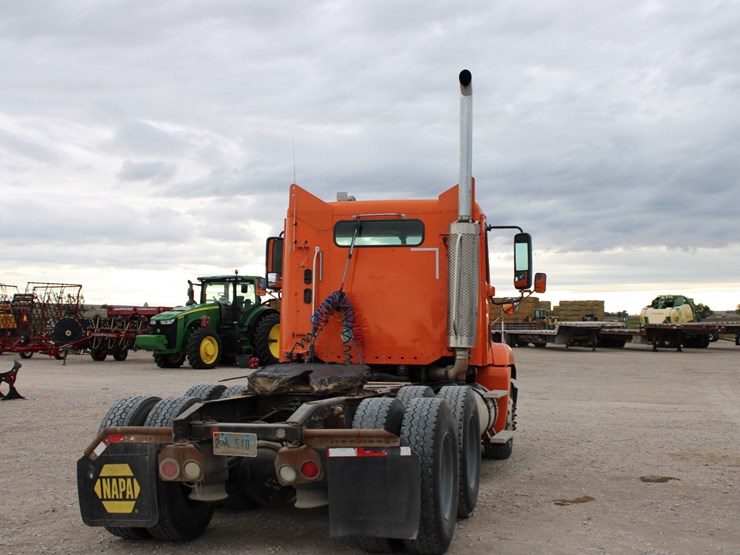 #2063-•-#2063--2006-freightliner-century-classic-s/t-semi-image-7
