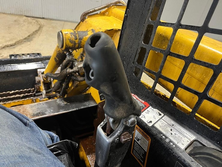 john-deere-317-image-22