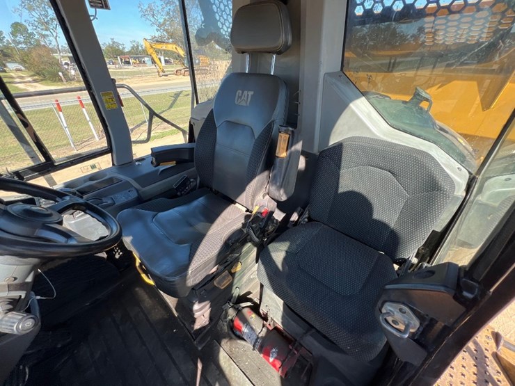 2019-caterpillar-740-gc-image-32