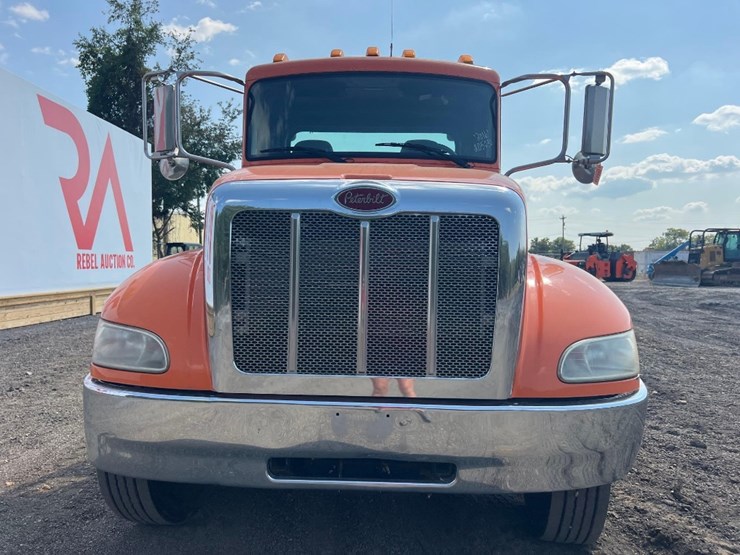 2016-peterbilt-pb337-flatbed-truck-image-7