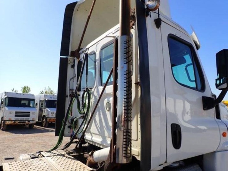 2016-freightliner-cascadia-t/a-hiway-tractor---day-image-53