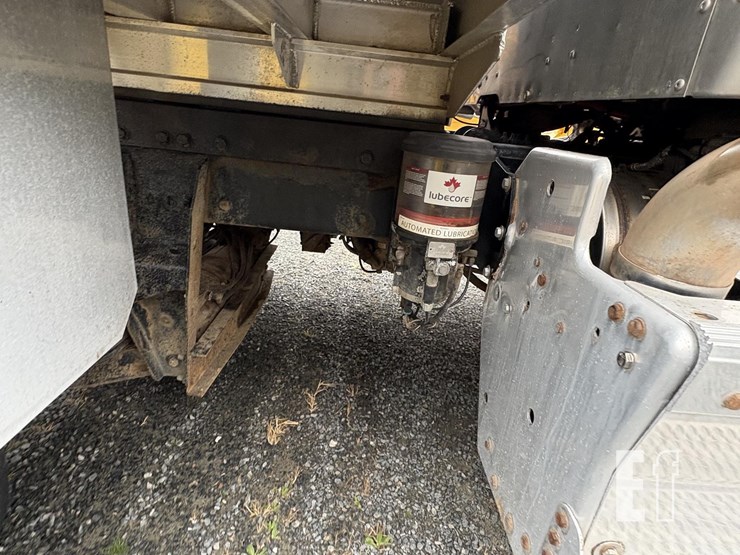 2015-peterbilt-567-image-9