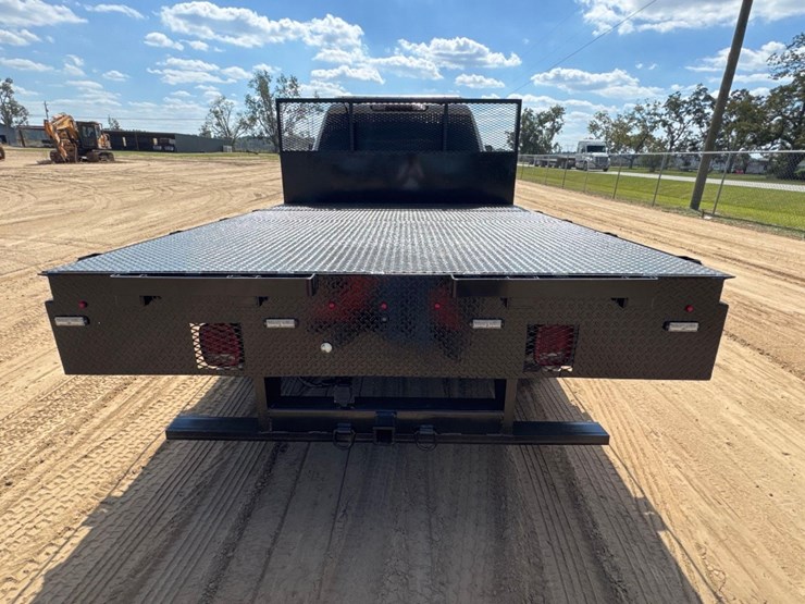 2020-chevrolet-silverado-3500-image-3