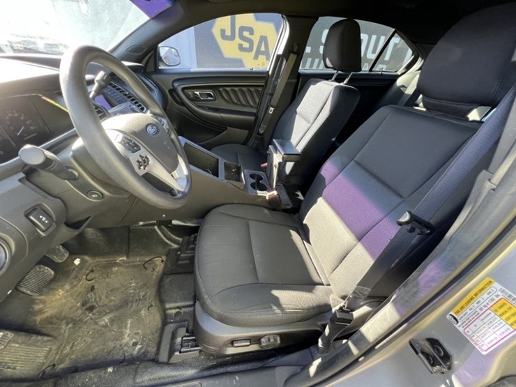 2017-ford-taurus-sedan-image-24