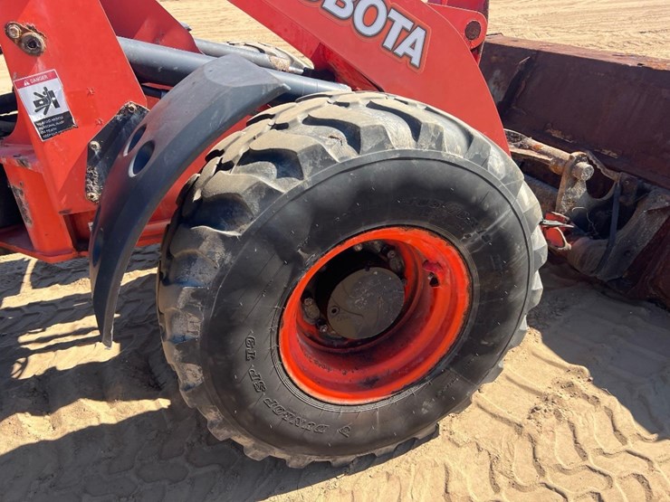 2019-kubota-r630-image-12