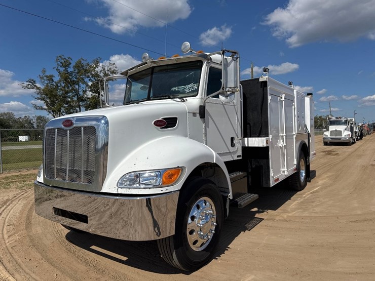 2007-peterbilt-335-image-8