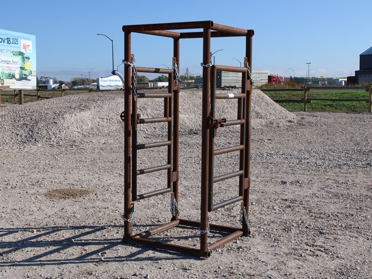 #2087-•-#2087-alley-access-palpation-cage-image-9