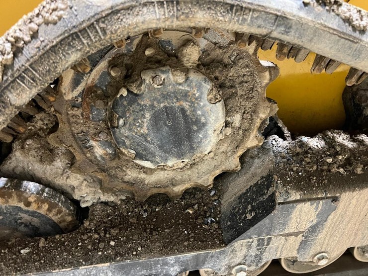 2018-deere-317g-image-18