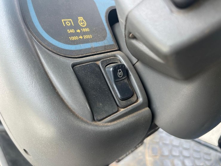 new-holland-tv140-image-30