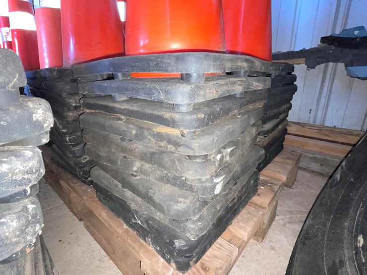 #1051-•-(60)-reflective-traffic-cones-image-4