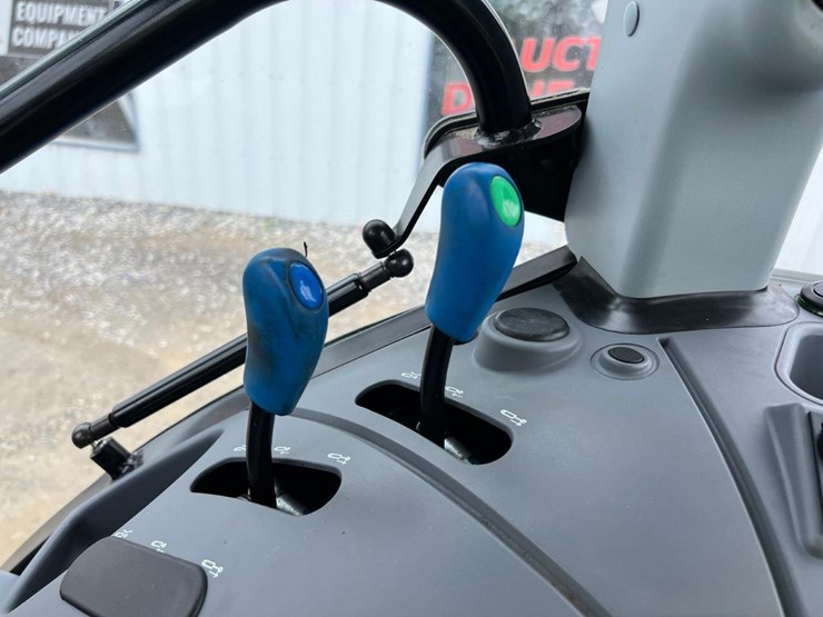 2017-new-holland-t4.75-image-30