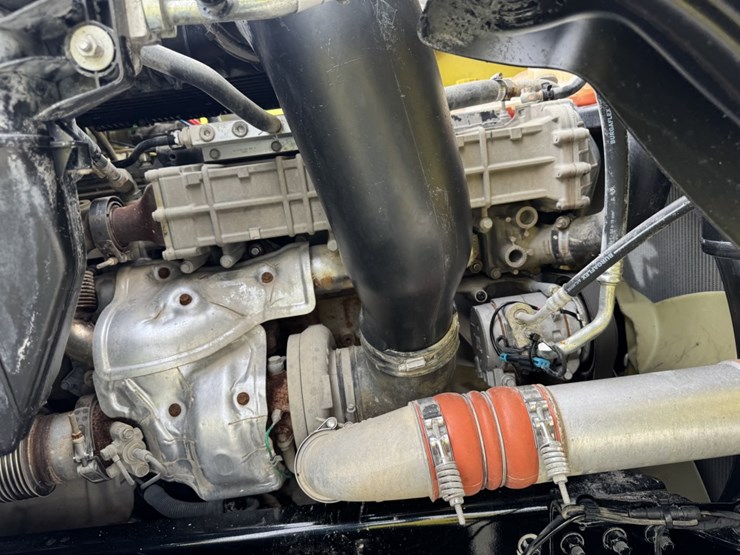 2018-freightliner-cascadia-126-image-11