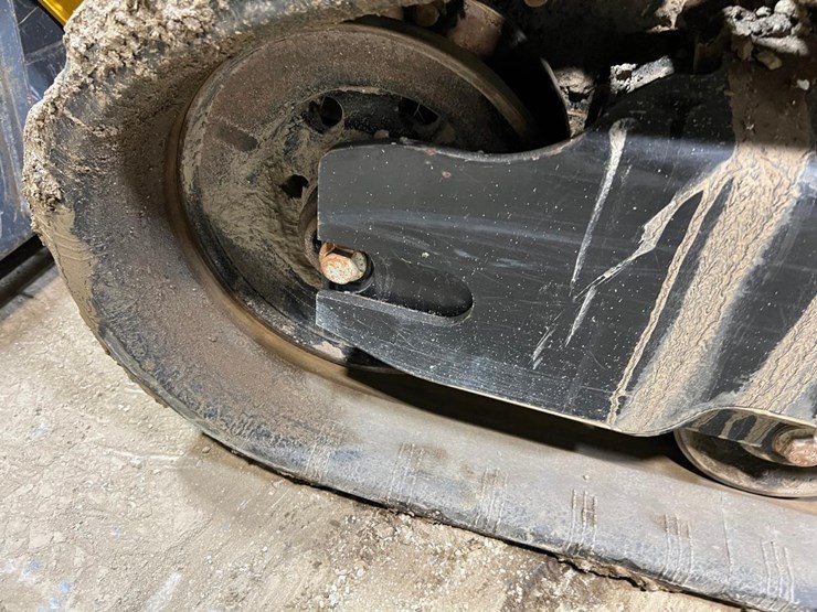 2018-deere-317g-image-13